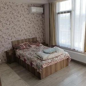 Апартаменты Mary's Cozy & Lovely On Very Quiet Khosharauli Street 